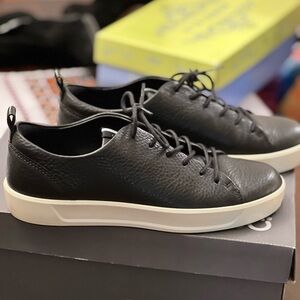 Ecco Danish Design womens Black Leather Lace up Casual Sneakers Size 38